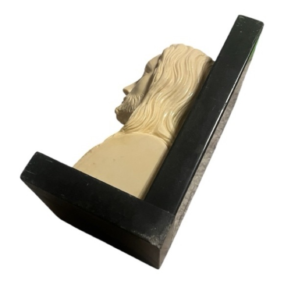 Vintage Cream Bust Sculpture of Christ - Picture 4 of 6